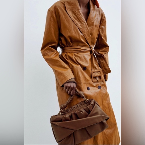 WRAP FRONT LEATHER BAG - Picture 8 of 11